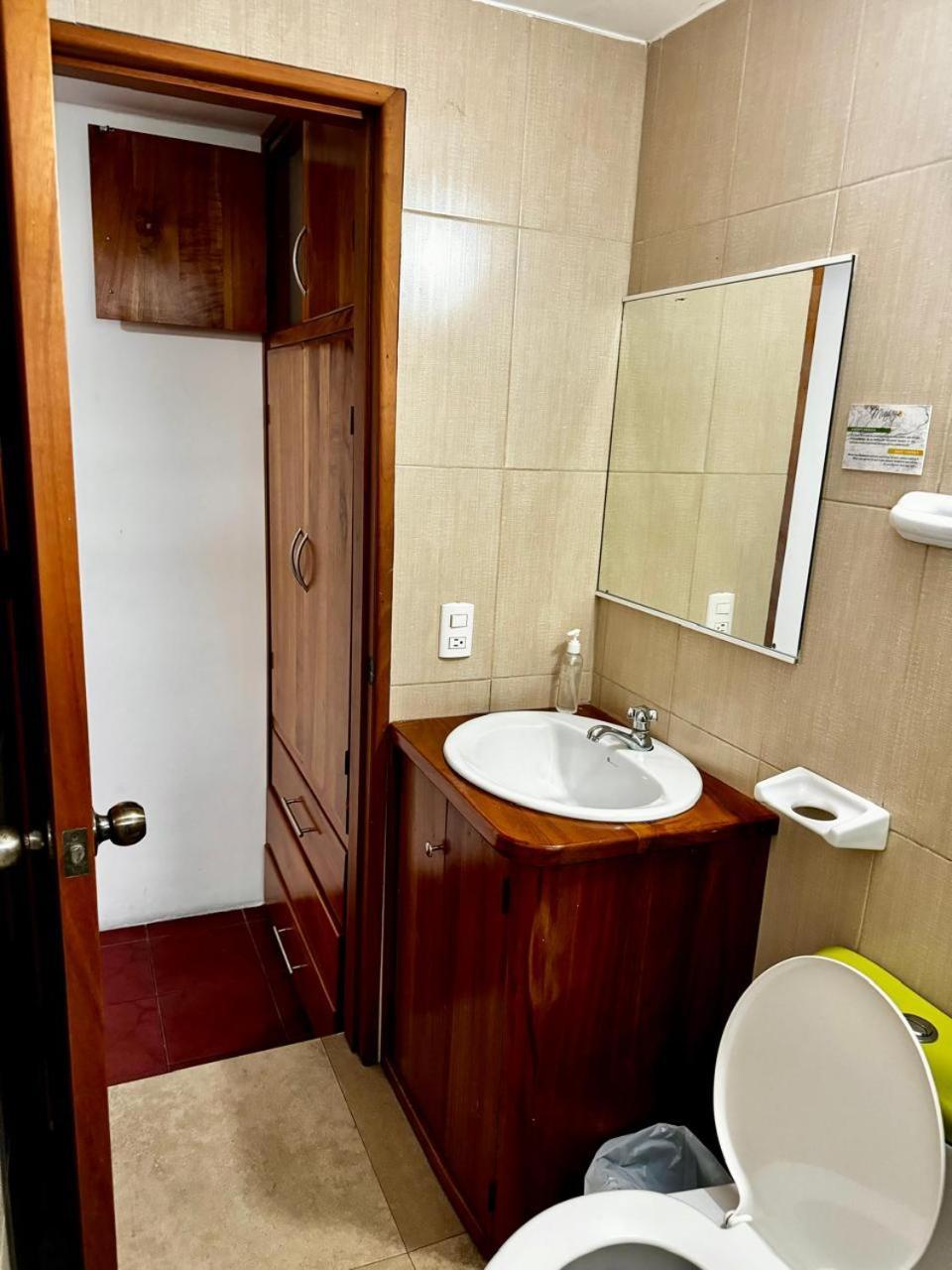 Hostal Muyuyo Puerto Ayora  Ngoại thất bức ảnh