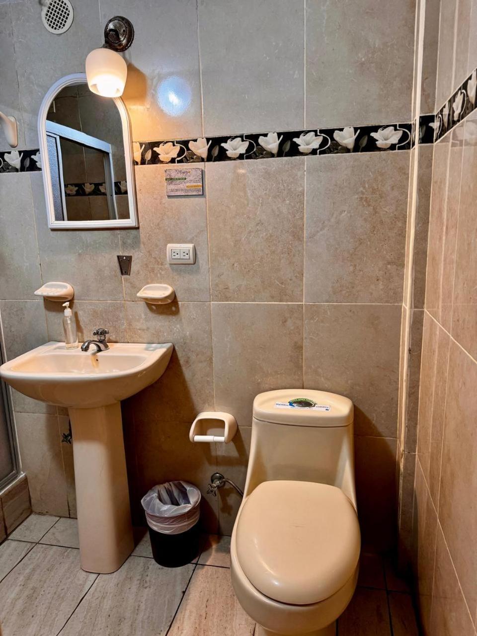 Hostal Muyuyo Puerto Ayora  Ngoại thất bức ảnh