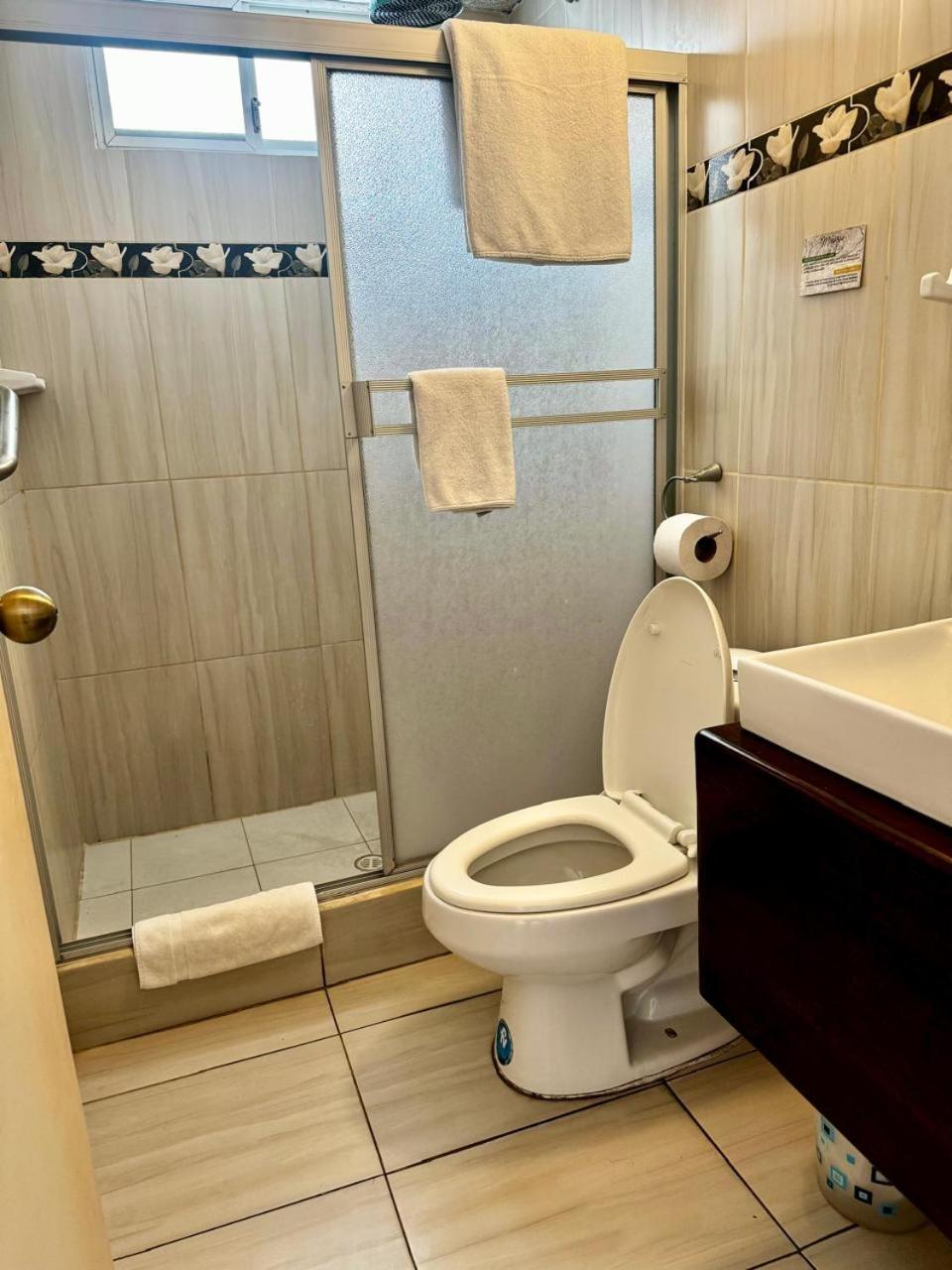 Hostal Muyuyo Puerto Ayora  Ngoại thất bức ảnh